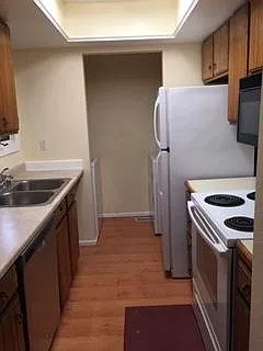 2 bed, 750 sqft, $1,750 — Photo 3