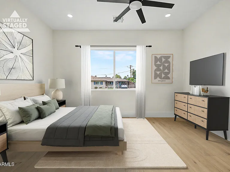 3229 E Roma Ave — Photo 27
