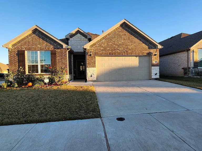 5901 Silverhollow Dr — Photo 25