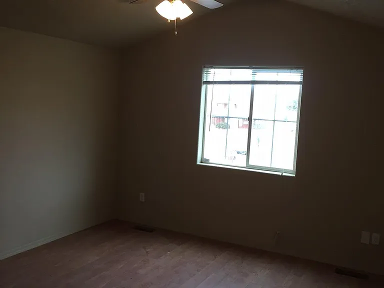 1st master bedroom w/vaulted ceiling