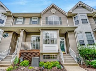 26 Clearbrook Ln, Flemington, NJ 08822