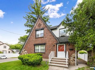 384 Woods Rd, Teaneck, NJ 07666
