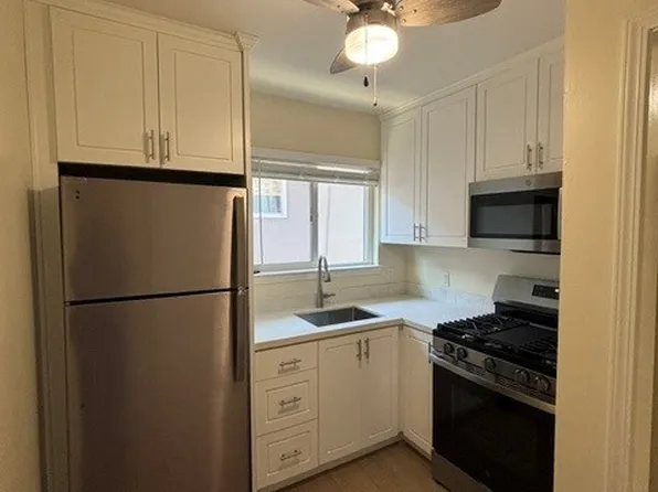 1590 Ebener St #5, Redwood City, CA 94061