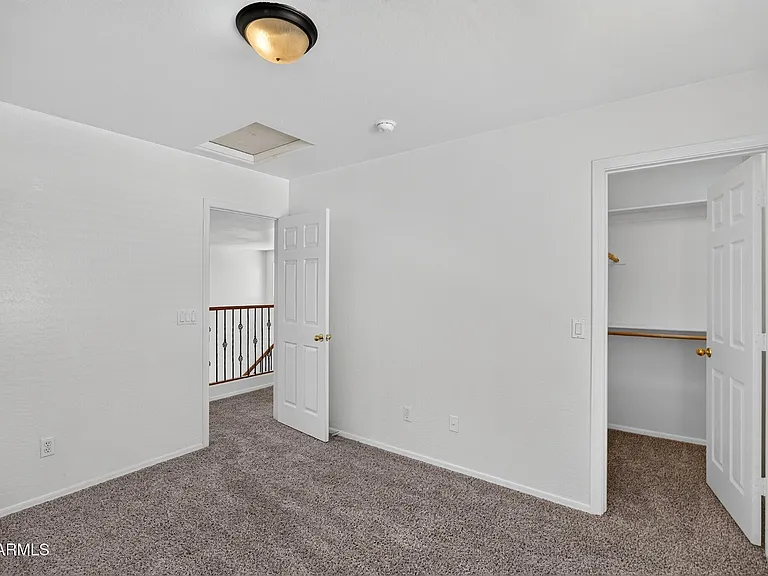 7823 S 48th Ln — Photo 32