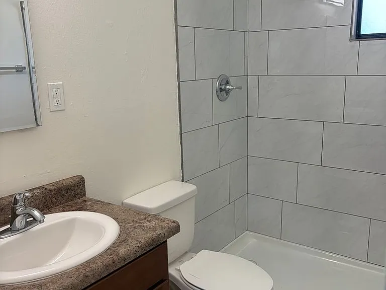 3240 E Towner St — Photo 3