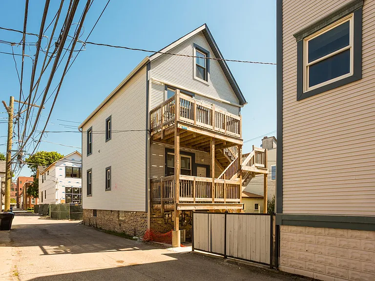 1344 W Barry Ave #1R — Photo 1