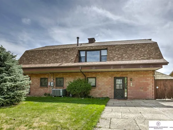 382 W Lakeshore Dr, Lincoln, NE 68528