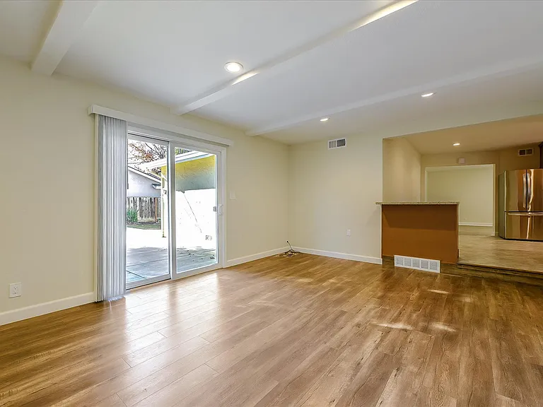 2448 Whitethorne Dr — Photo 19