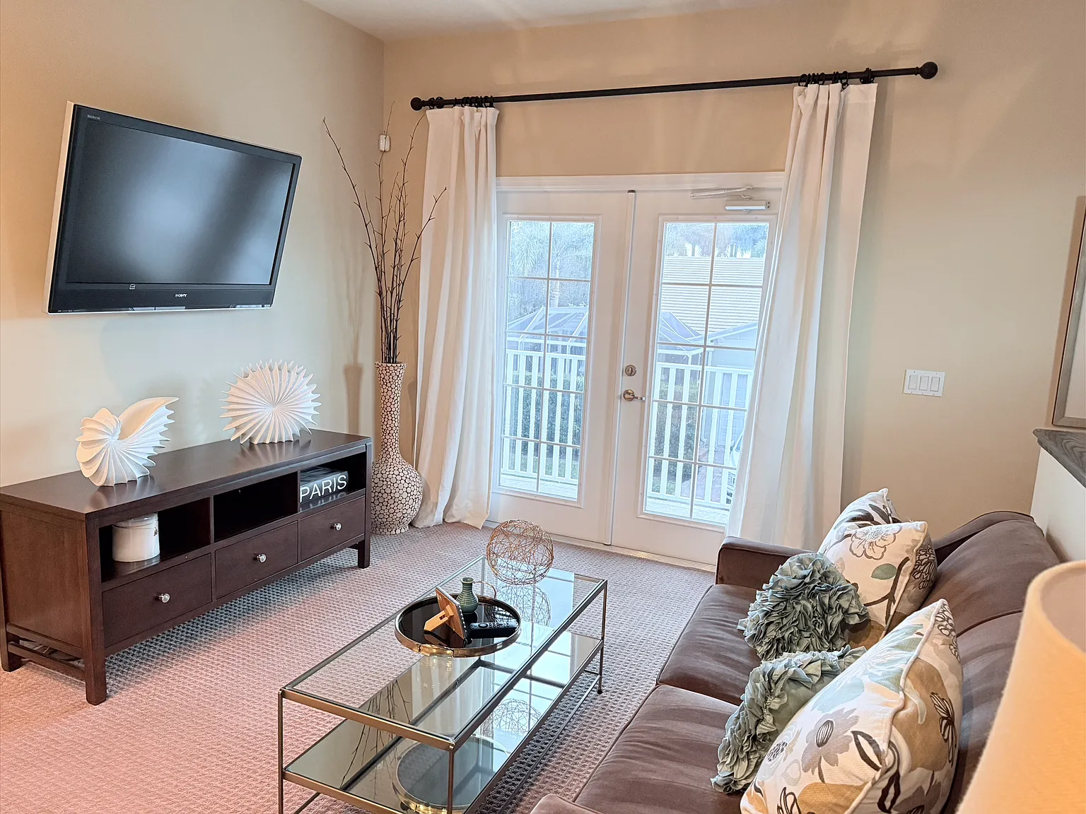 1 bed, 600 sqft, $2,200 — Photo 2