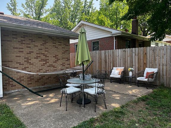 3rd image of 8334 Hawkesbury Dr