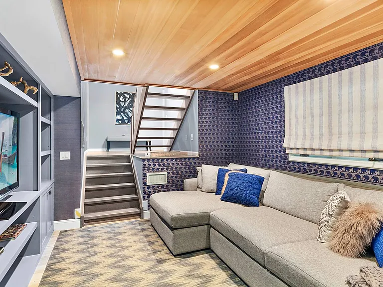 535 Old Sag Harbor Rd — Photo 22