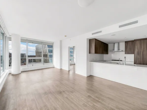 6320 No 3 Rd #1204, Richmond, BC V6Y 2B2