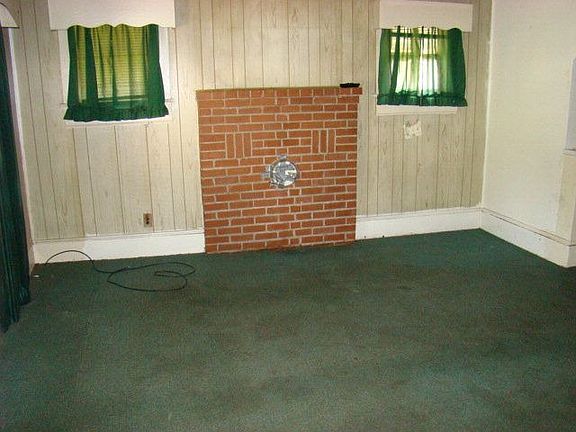 2nd image of 619 Clyde St