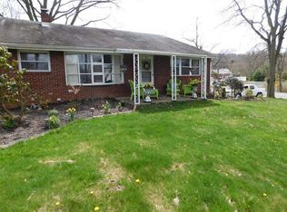 5 Gelsinger Rd, Sinking Spring, PA 19608