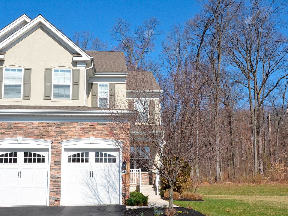 1st image of 2228 Pembroke Ln