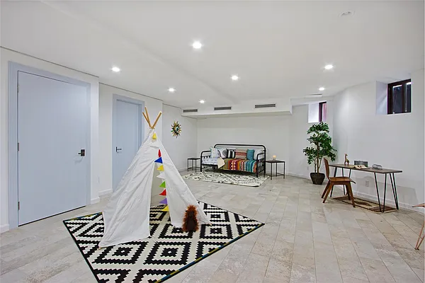 Sold by Douglas Elliman | media 26