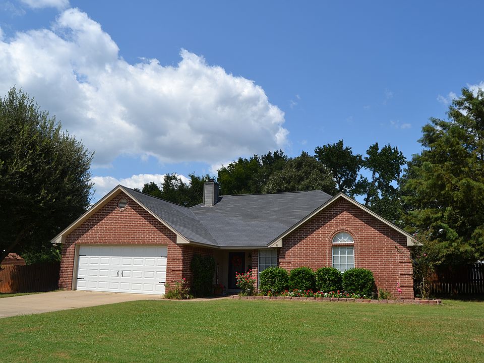 1st image of 813 Bentwood Cir