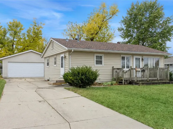 4416 Lee St NE, Cedar Rapids, IA 52402