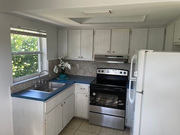 5th image of 623 92nd Ave N Unit A