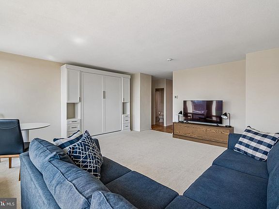 3rd image of 210 Locust St #9EW