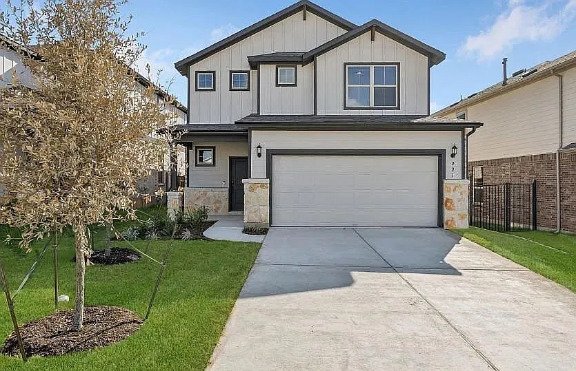 221 Groveland Dr
