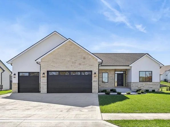 18222 Hidden Knl, Clive, IA 50325