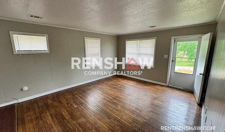 263 Navy Dr — Photo 2