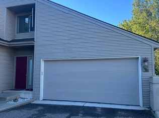 688 Charing Ct #1, Rochester Hills, MI 48307