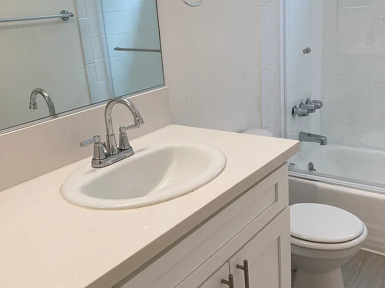 310 S Sherbourne Dr — Photo 41