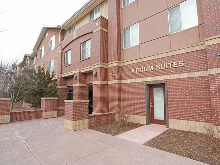 Atrium Suites - 2 BR/2 BA & 3 BR/3 BA — Photo 38