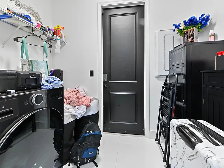 7461 Moonrise Dr — Photo 29