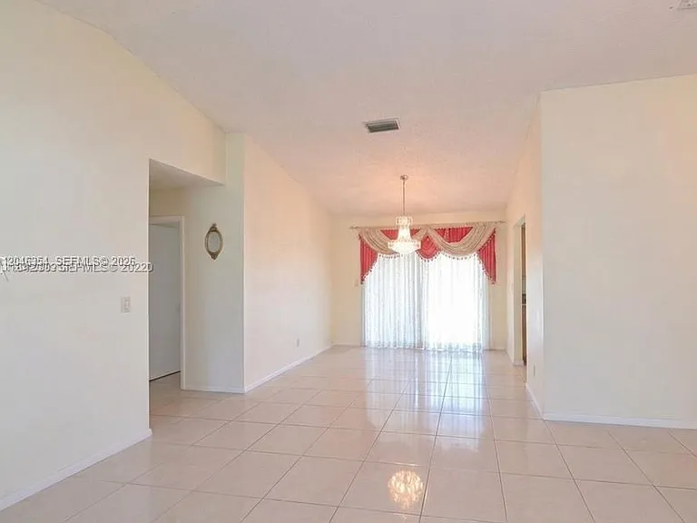 9612 SW 117th Ave — Photo 3