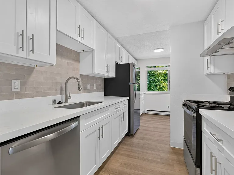 Lawton Park Villas- One month free- 2 Bed / 2 Bath Space to Live, Room to Breathe, All Yours. Mag... — Photo 25