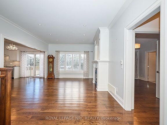 3rd image of 117 Burleigh Rd N