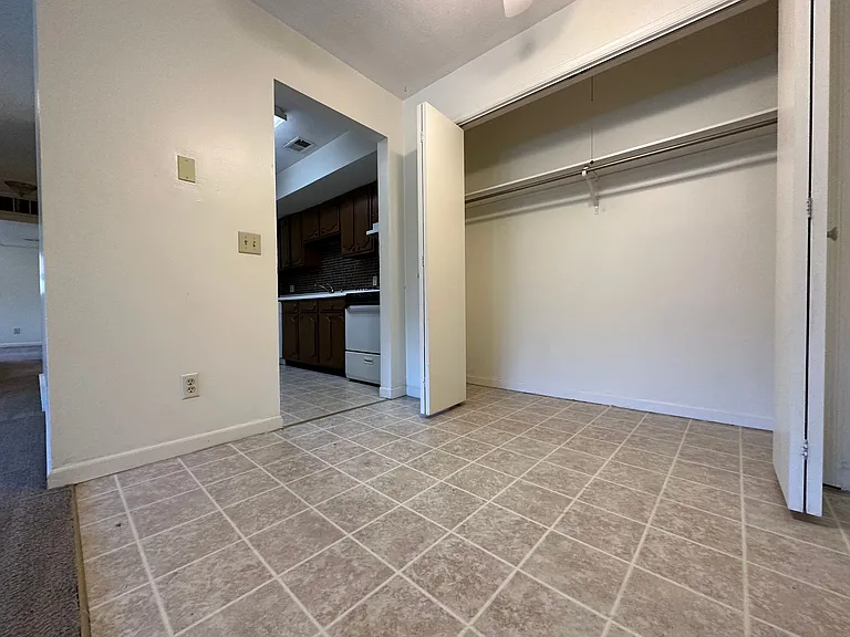 108 College Park Ct — Photo 9