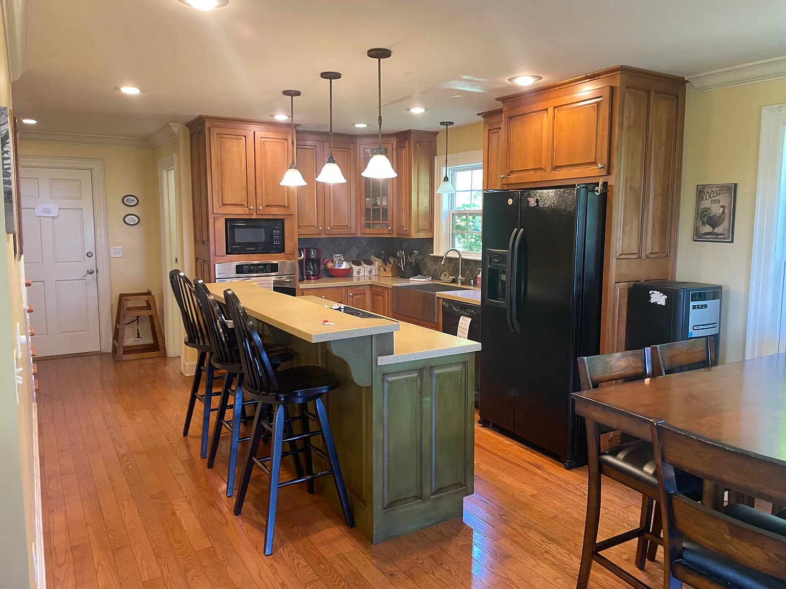 8 bed, 11442 sqft, $5,500 — Photo 3