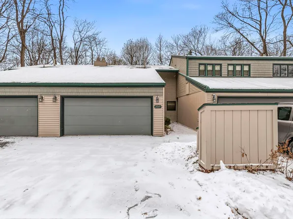 2049 N Trailridge Dr, Mishawaka, IN 46544