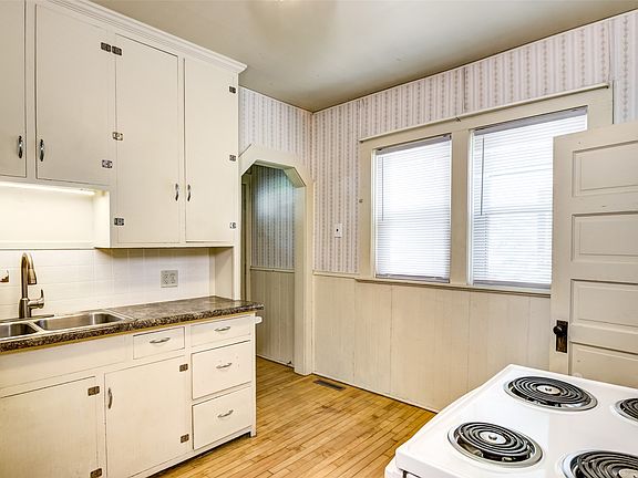 5th image of 1022 E Madison Street