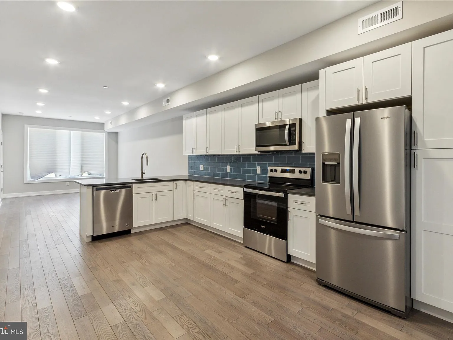 3 bed, 3.5 bath, 1578 sqft, $2,200 — Photo 1