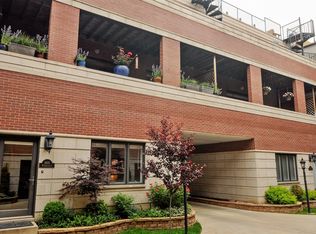 1910 W Addison St, Chicago, IL 60613