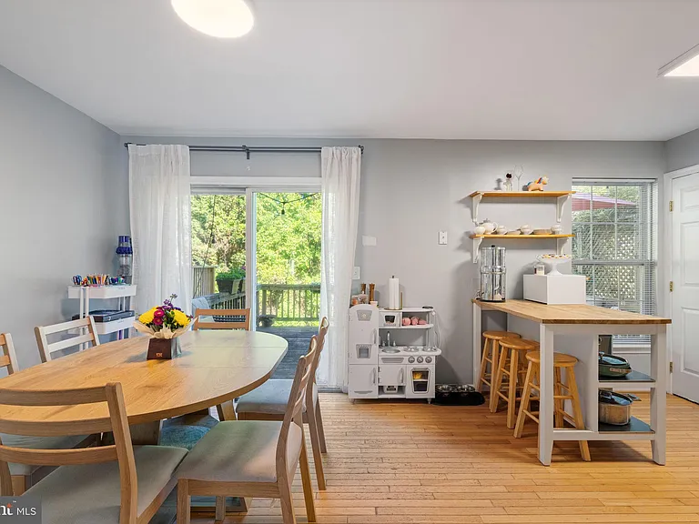5964 Edgehill Ct — Photo 10