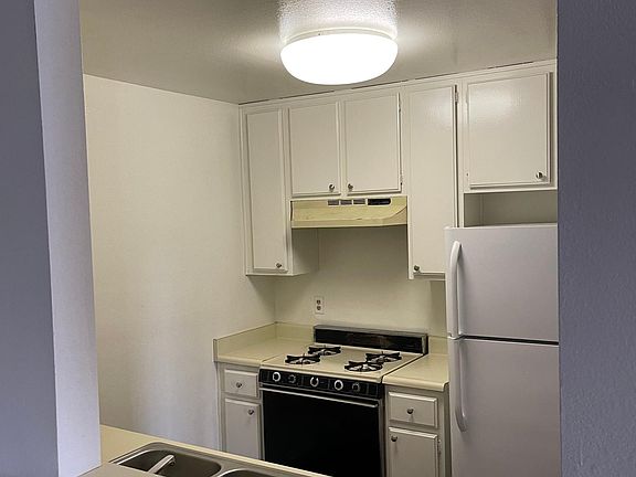 5th image of 497 Saint Louis Ave #107