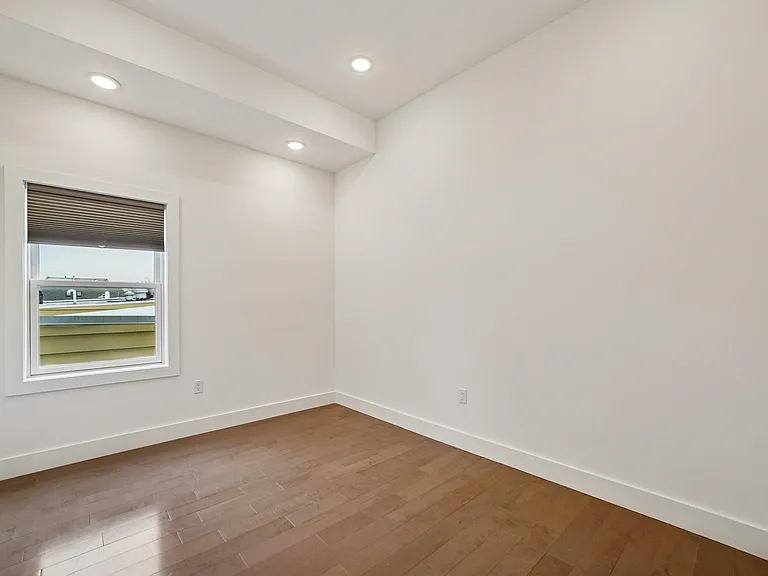 46 Carlton Ave #B — Photo 9