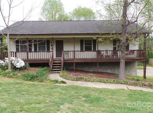 1180 Zion Church Rd, Hickory, NC 28602