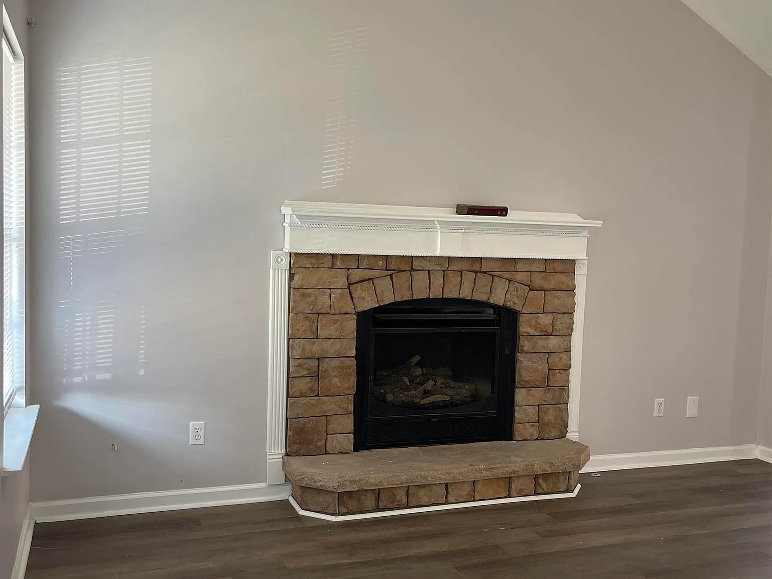 3 bed, 1235 sqft, $1,700 — Photo 2