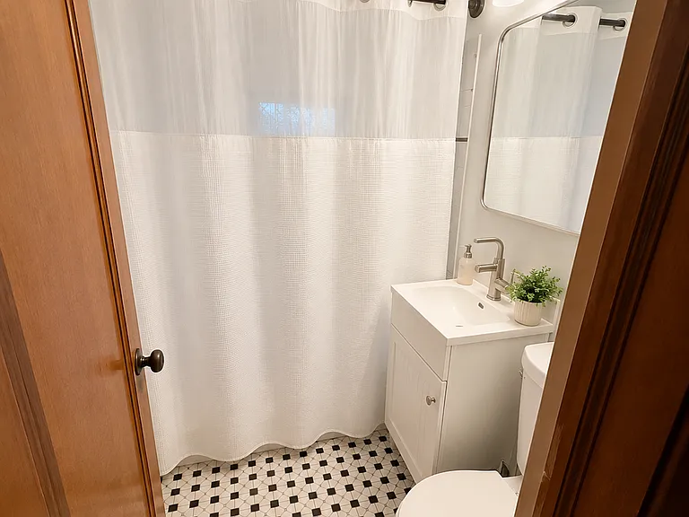 1424 N 70th St — Photo 2