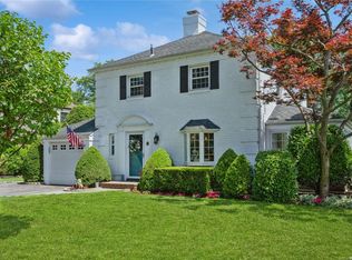 12 Kingsbury Rd, Garden City, NY 11530