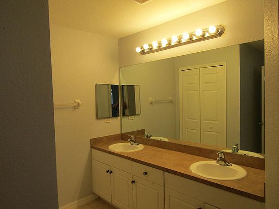 3rd image of 1529 SW 15th Pl