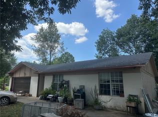 2401 Meadow Ln, Rogers, AR 72756