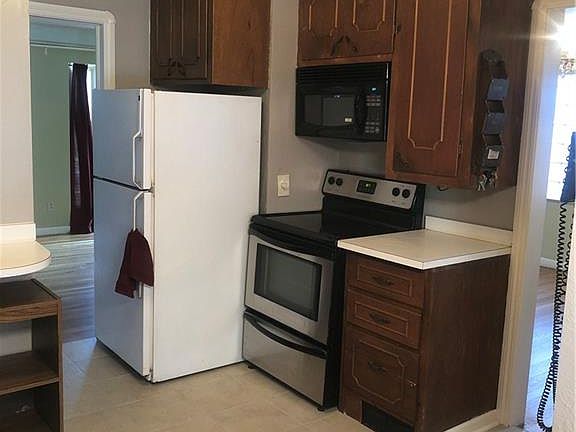 5th image of 16601 Westdale Ave